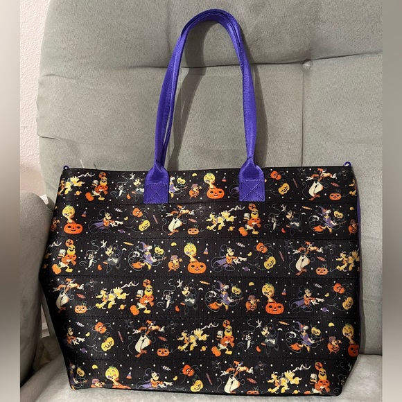 NWT Disney Mickey and Friends Harveys Halloween Medium Streamline Tote - Picture 1 of 6